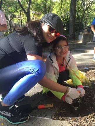 MV4NY's Inaugural Environmental Stewardship Day was a family affair, engaging children of all ages. Photo: Carson Kessler