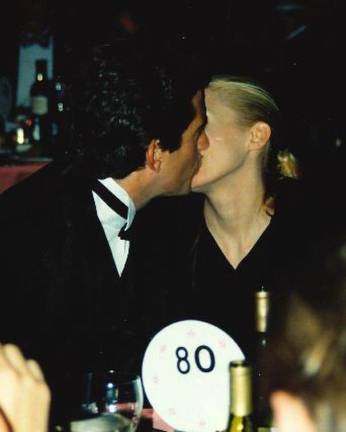 The famous kiss between Bessette Kennedy and husband JFK Jr. at the White House Correspondents Dinner in Washington D.C. in April 1997, a little more than 15 months before they both died in a tragic plane crash off the coast of Martha’s Vineyard. Photo: John Matthew Smith/Wikimedia Commons
