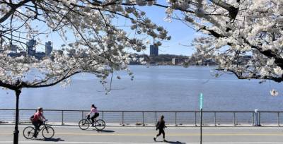 The NYC Parks Dept is urging New Yorkers to Ride a Bike this Earth Day and every day. Photo: NYC Parks Dept.
