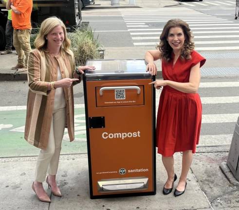 District 5 Councilmember Julie Menin and DSNY Commissioner Jessica Tisch point out a new “smart” composting bin on the UES, one of 20.