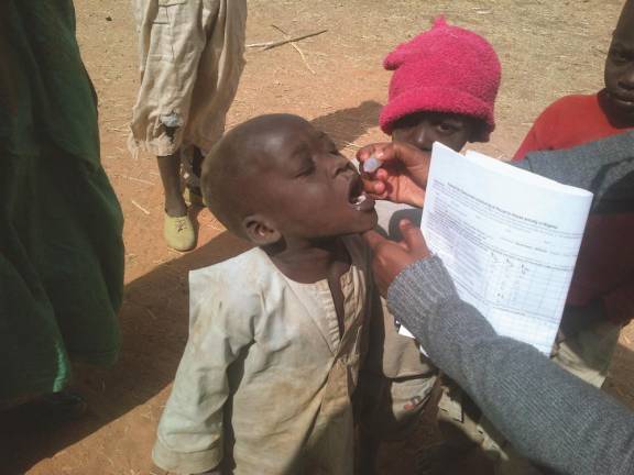 Nigerian Field Epidemiology Training Program administers the oral polio vaccine to a previously missed child, June 23, 2020. (Photo: CDC Global)