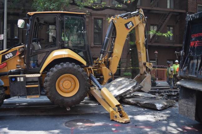 Work crews excavate rubble from sinkhole on East 89th Street on Thursday afternoon. Photo: Emily Higginbotham