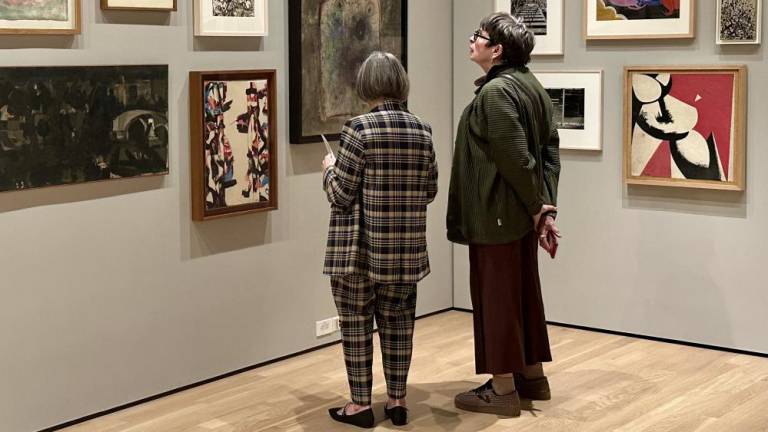 The current exhibition features the artworks of American expats in Paris after World War II called “Americans in Paris: Artists Working in Postwar France, 1946-1962.”
