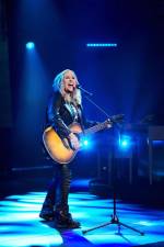 Melissa Etheridge uses her powerful voice to belt out hits during her one woman play “My View,” now in a limited run on Broadway’s Circle in the Square theater. Photo: Circle in the Square