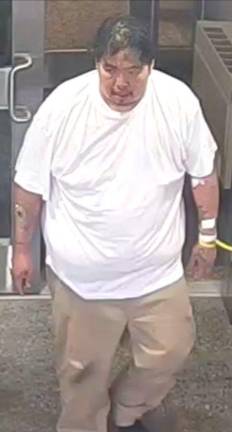 44 year-old Yenchun Chen made a remarkable escape from Mt. Sinai Beth Israel Hospital–where he was being treated for chest pain after complaining of heart condition during court proceedings–when used a rope made out of bedsheets to rappel out of a fifth-floor bathroom window.