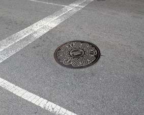 Six people entered a manhole on Park Avenue, near E. 61st Street, on September 23—with two later arrested. Police believe that they were searching for valuables in the sewer system.