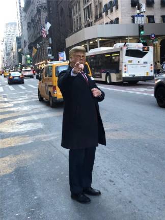 A Donald Trump impersonator seems much less rattled by the $350 million penalty level against the former president’s business empire in the business fraud trial that wrapped up Feb. 16. than the real life Trump. The impersonator was seen gesturing to reporters (above), and giving thumbs up and high fives to tourists two days after the verdict was handed down. Photo: Keith J. Kelly