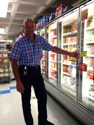 2nd Ave Key Food Owners On Checkout Line