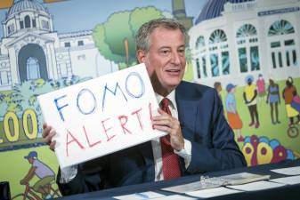 At his briefing on Thursday, July 22, 2021, Mayor Bill de Blasio warned New Yorkers and tourists to be in NYC this summer or face “FOMO,” fear of missing out. Photo: Ed Reed/Mayoral Photography Office.