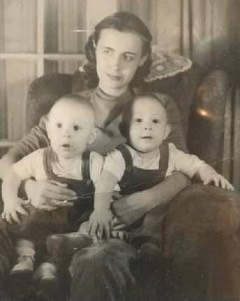 Dewing with sons Jeff and Todd, circa 1950. Photo courtesy of Todd Brabec