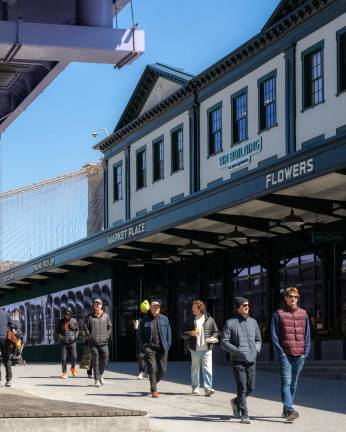 Tin Building with decent outside footfall, a too rare occurence.