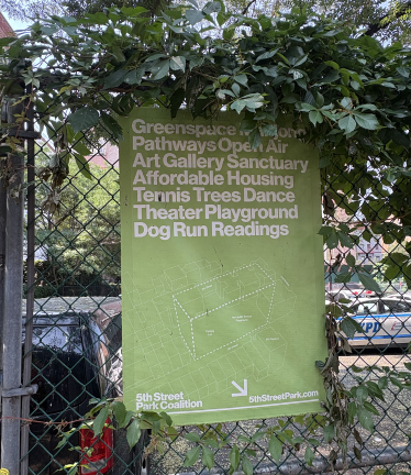 Another <u><a rel=nofollow href=https://5thstreetpark.com/>5th Street Park Coalition</a></u> banner pushing alternatives to the current city project.