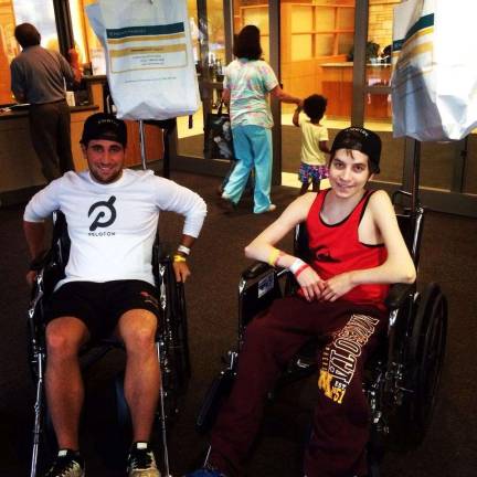 Corey Zaretsky, left, donated his kidney to his younger brother, Matty, right, in August 2014. Corey will run the New York City Marathon Nov. 6. Matty will graduate from Sarah Lawrence College in December. Photo: Jane Zaretsky
