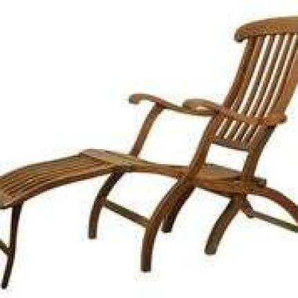Slat-backed deck chair from RMS Titanic. Museum of the City of New York, gift of Aerin Lauder Zinterhofer