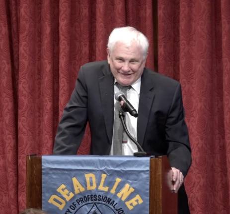 Keith J. Kelly at the Deadline Club Hall of Fame podium, Nov. 20, 2025.