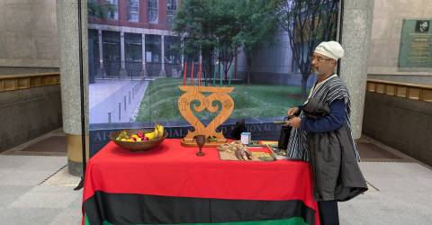 Kwanzaa Arrives at African Burial Ground National Monument: Umoja!