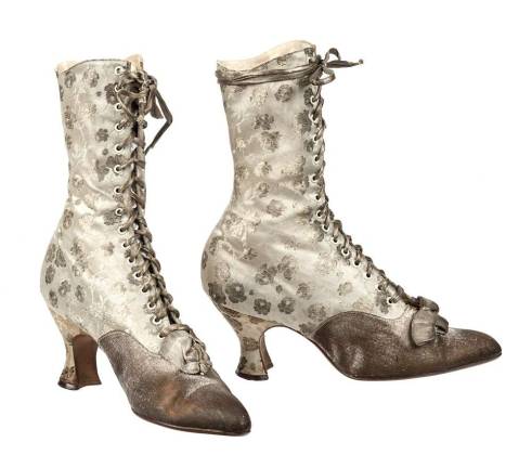Frances Vultes Shoes. Lace-up boots, ca. 1900. Silk and silk brocade. Stuart Weitzman Collection, no. 59. Photo: Glenn Castellano, New-York Historical Society