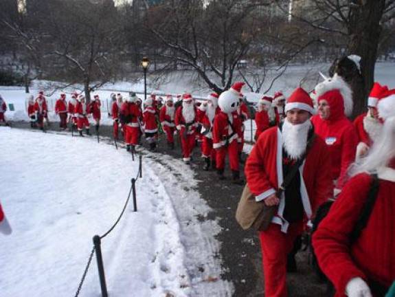 SantaCon revelers at Central Park in 2005. The weather is expected to be <a rel=nofollow href=https://weather.com/weather/weekend/l/Manhattan+NY?canonicalCityId=fc47c333c5d13e34e34c9fdb6e047ceb70f7891e01bc9e1d574b5f93f58aa76d>unseasonably warm</a> for this year’s SantaCon festivities, which should only magnify the crowds of drunken St. Nick impersonators.