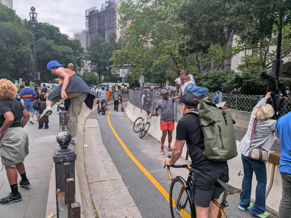 Knicks pilgrims will not be dettered by fences at the Brooklyn Bridge.