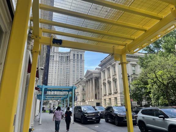 The two sheds prioritize open air, light, and visual appeal, as well as ensuring pedestrian safety.