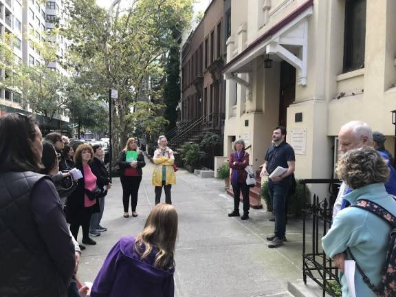 James Russiello of the Landmarks Preservation Commission leading a tour of East 69th Street on October 16, 2022. Photo: Everyday Landmarks