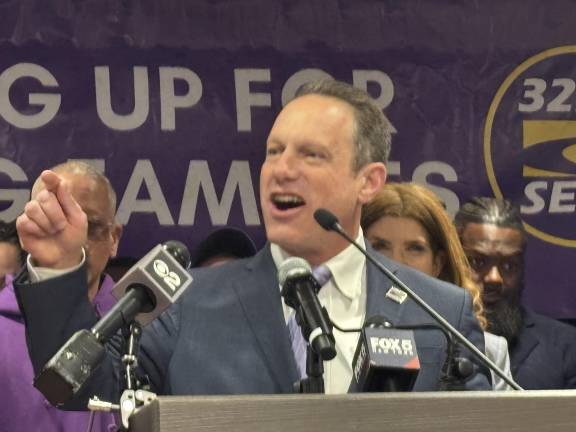 Manny Pastreich, president of 32BJ, rallies workers at a press conference supporting the Aland Etienne Safety and Security Act, which passed the City Council mere hours after the press conference.