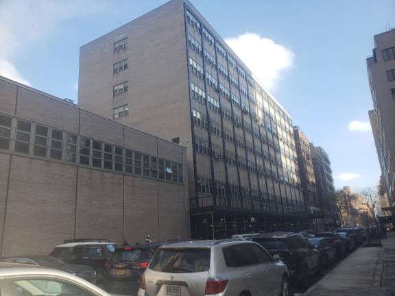 The writer is renewing a call to turn the former NYPD Academy on East 20th Street into a public school.