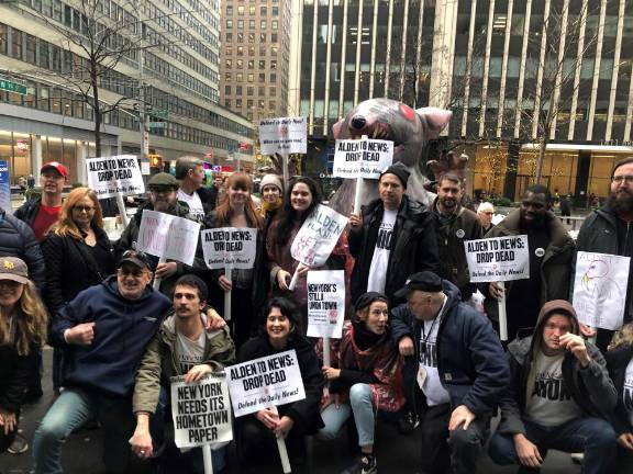 Daily News reporters manned a picket line outside the small satellite office that houses only a handful editors at 1412 Broadway during a one-day walkout on Jan. 25. The News did away with its newroom during COVID and has not returned journalists to offices. Photo: Keith J. Kelly