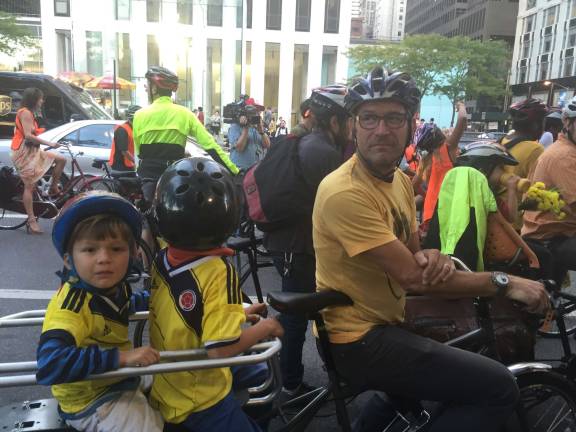 Bicyclists gathered at Grand Army Plaza on Sept. 15 ahead of a rally and ride down Fifth Avenue in support of traffic safety. Photo: Victoria Edwards