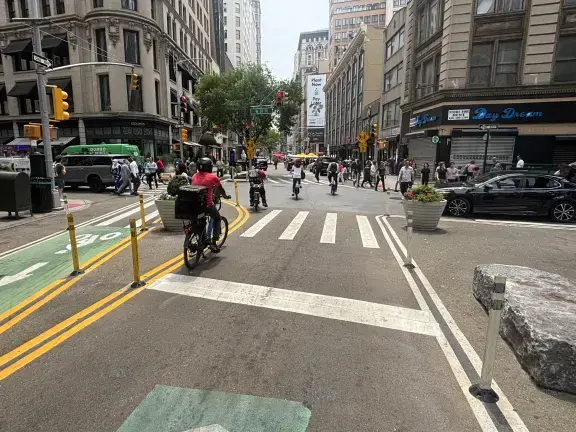 E-Bikes going through red light at Broadway and W. 25th St. in the Flat Iron district. ( Photo: Keith J. Kelly)