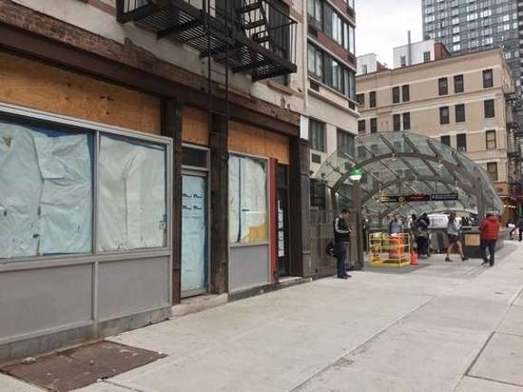Advocates of a newly passed measure easing the tax burden on Manhattan retailers hope the policy will help reduce the number of vacant storefronts lining the city’s streets. Photo: Michael Garofalo