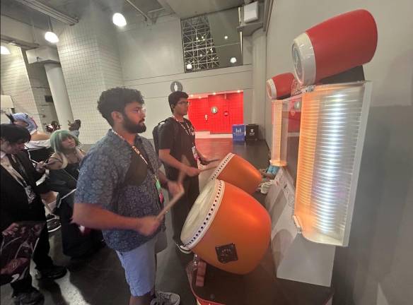 Players compete in Taiko no Tatsujim, a Japanese drum game.