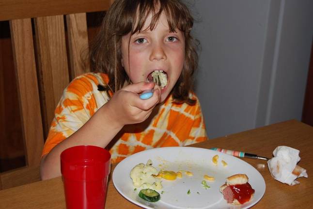 While one study says veggie kids may be “underweight” compared to kids who eat meat, the same study says it noticed no nutritional differences produced by the veggie diet compared to one with meat. Photo: Wikimedia Commons