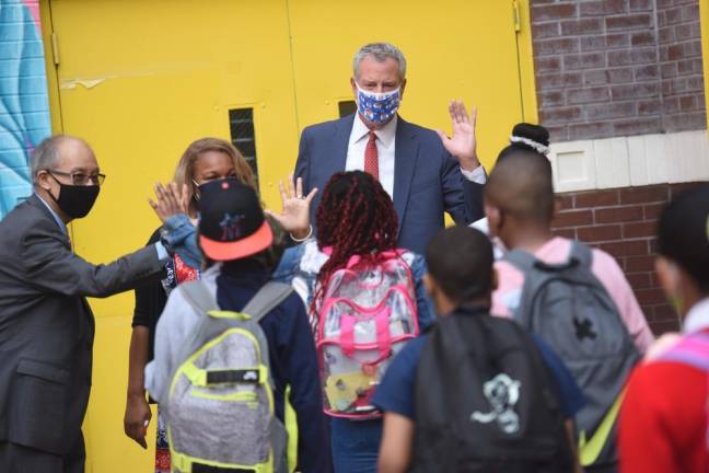 Mayor Bill de Blasio and Chancellor Meisha Porter (center) joined school leadership for Summer Rising at P.S. 6 in Brooklyn on July 6, 2021. Photo: Michael Appleton/Mayoral Photography Office