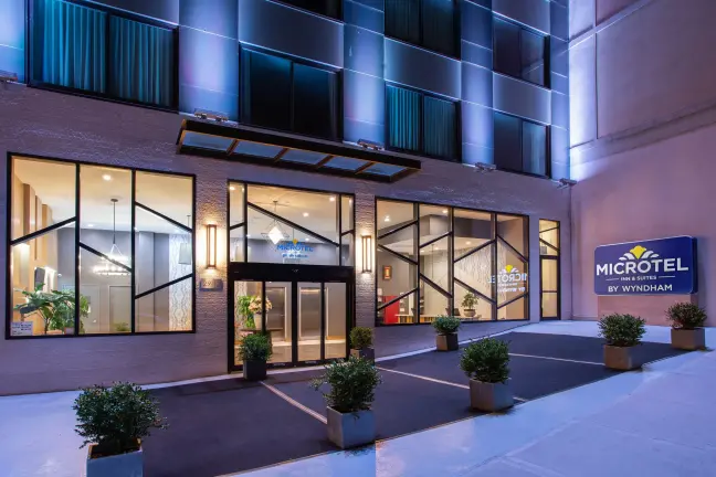 The Microtel Inn &amp; Suites at 29-12 40th Ave. in Long Island City. Federal prosecutors allege the hotel received a city migrant shelter contract after Frank Carone intervened on behalf of owner Yan Po Zhu. The allegations are disputed.