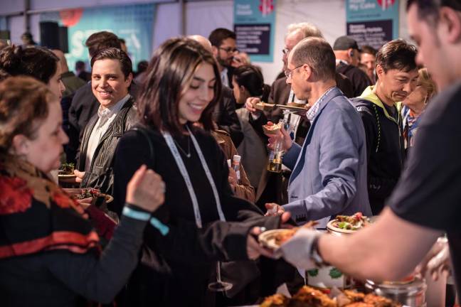 People were happy to discover new type of food and to spent a good time with their friends. Visitors can sample tastings from over 70 restaurants, bakeries and bars.