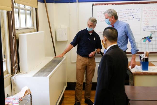 Mayor Bill de Blasio and Chancellor Carranza observe ventilation inspections at Bronx Collaborative High School on Aug. 26. Photo: Ed Reed/Mayoral Photography Office