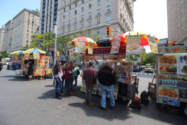 Vendors in front of The Met Fifth Avenue. Photo: Shinya Suzuki, via flickr