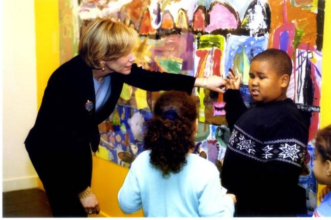 Laurie Tisch with students at a Center for Arts Education gallery. Courtesy of the Laurie M. Tisch Illumination Fund