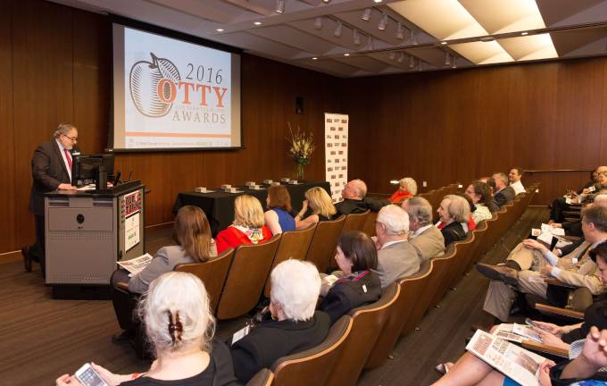 Welcoming remarks by John S. Winkleman, a Mt. Sinai trustee. Photos by George Cade