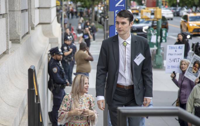 Guests arrive for Transportation Alternatives’ annual fundraiser while protesters demonstrate outside the venue.