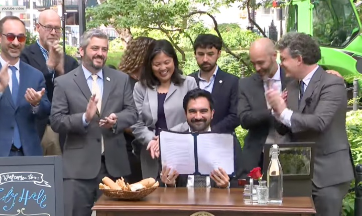 Outdoor dining will now officially become an entirely year-round operation again, after Mayor Zohran Mamdani signed a City Council bill on the matter into law.