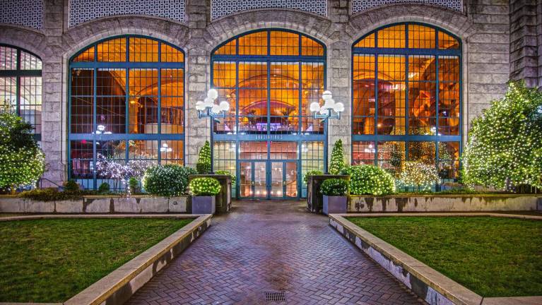 Council Speaker Julie Menin has told Guastavino’s (pictured above), located at the foot of the Ed Koch Queensboro Bridge, that she could support a class-action lawsuit alleging that the restaurant has seized public space.