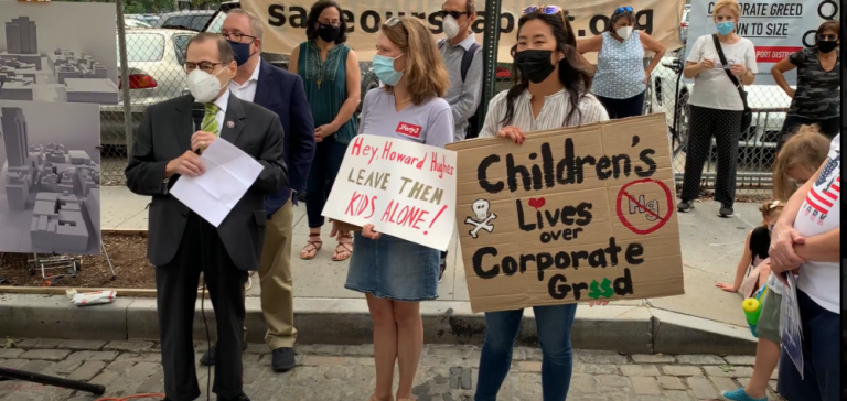 Rep. Jerry Nadler(left) and Grace Lee (right), one of the founders of Children First, at the rally in front of Peck Slip School on Tuesday. Photo courtesy of Children First