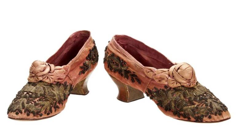 Carlo, retailer. Boudoir shoes, 1867. Paris, France. Silk, embroidery, metallic thread. Stuart Weitzman Collection, no. 101. Photo: Glenn Castellano, New-York Historical Society