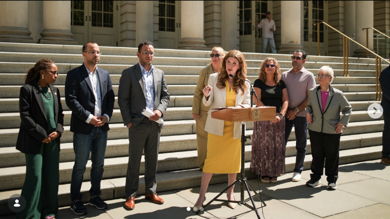 A press conference on August 4 called for the passing of 17 new laws regarding E-bike safety and registration. Since then, Menin appears to be backing away from one of the planks for corporate registration of e-bikes used by deliveristas.